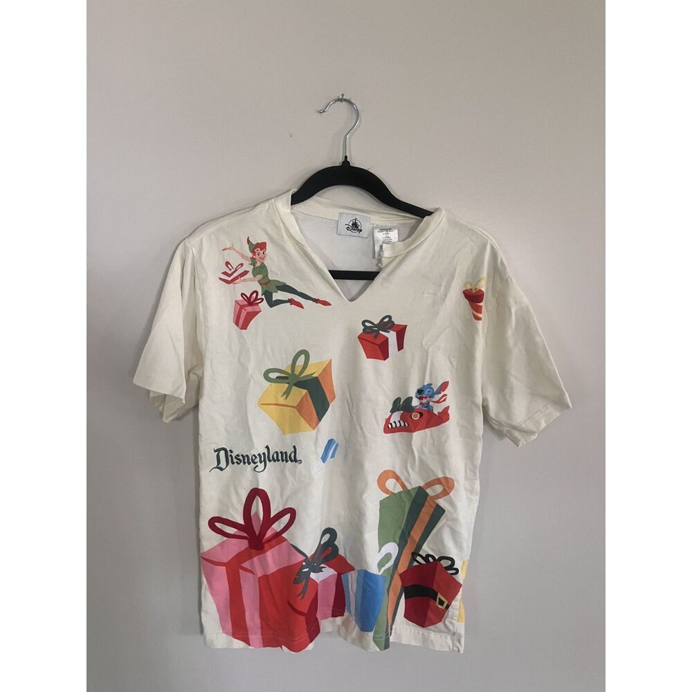 Disneyland Classic Christmas T-Shirt Size Small Peter Pan Mickey Mouse